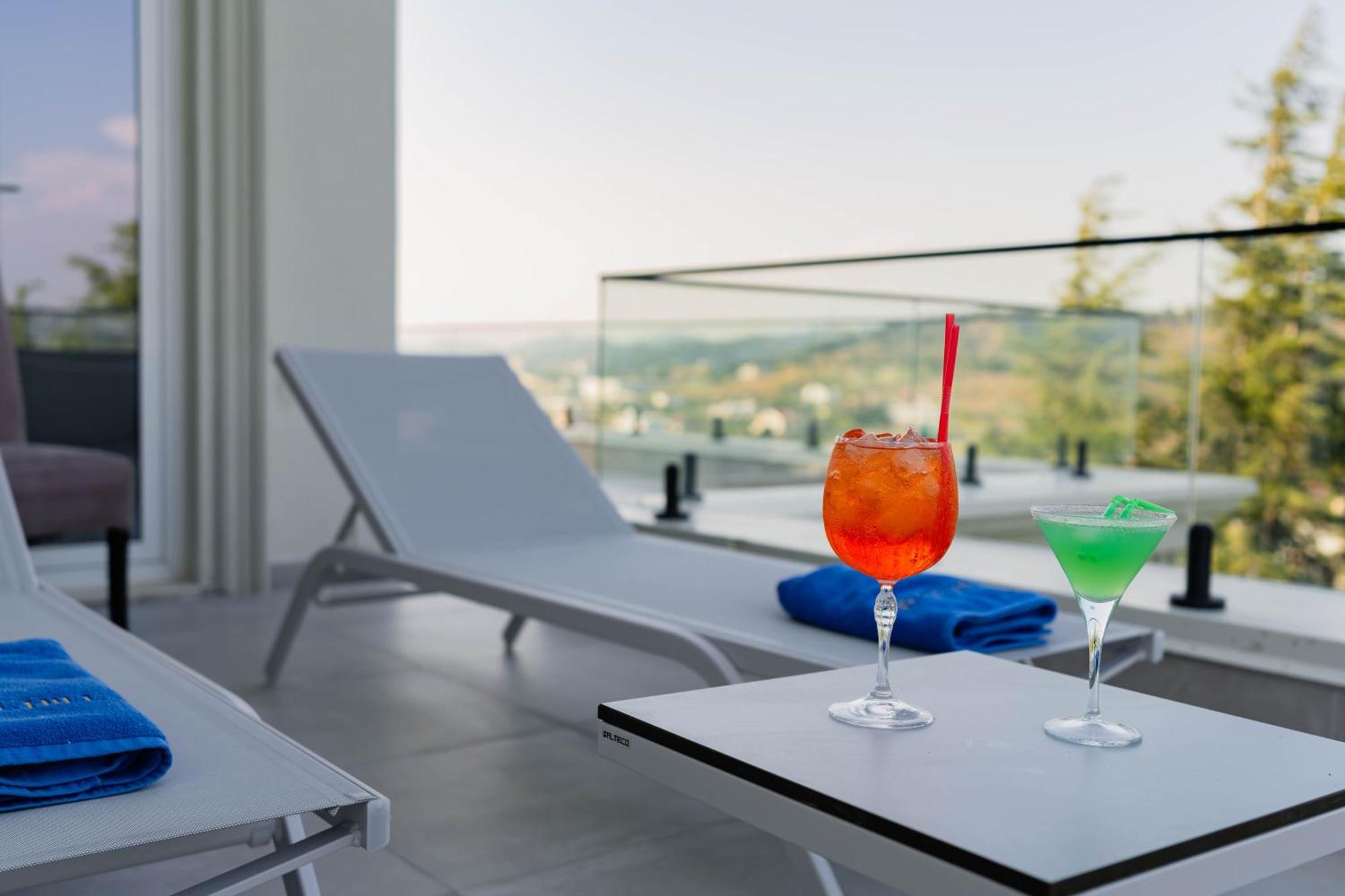 Royal Hill Hotel Vorë Exteriör bild