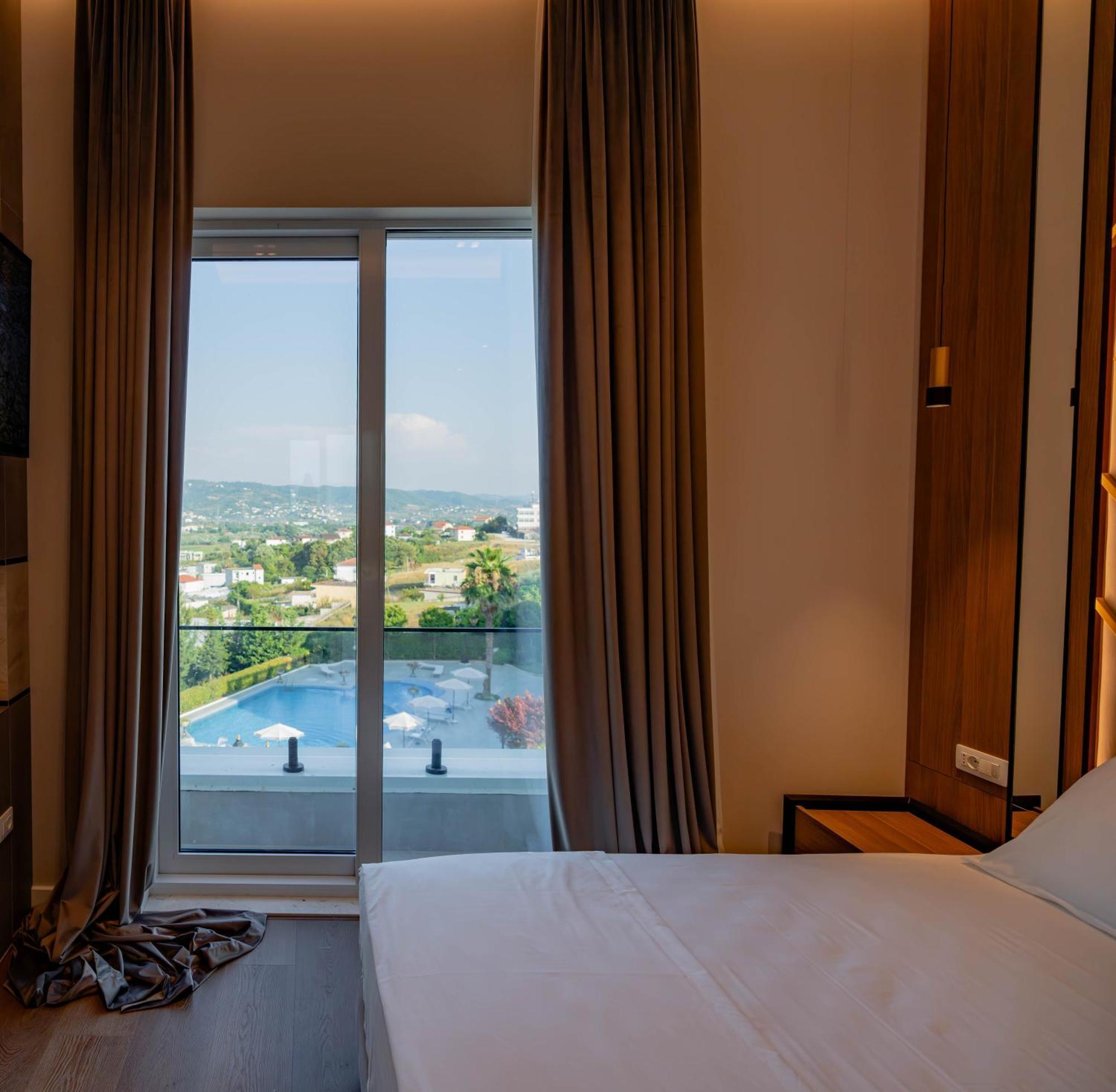 Royal Hill Hotel Vorë Exteriör bild