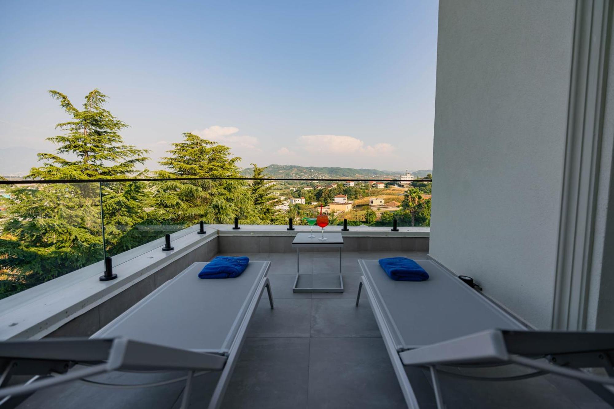 Royal Hill Hotel Vorë Exteriör bild