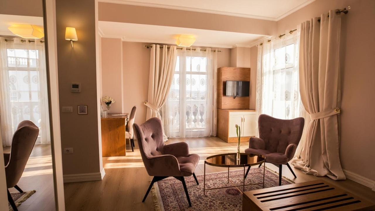 Royal Hill Hotel Vorë Exteriör bild