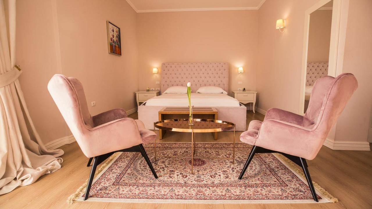 Royal Hill Hotel Vorë Exteriör bild