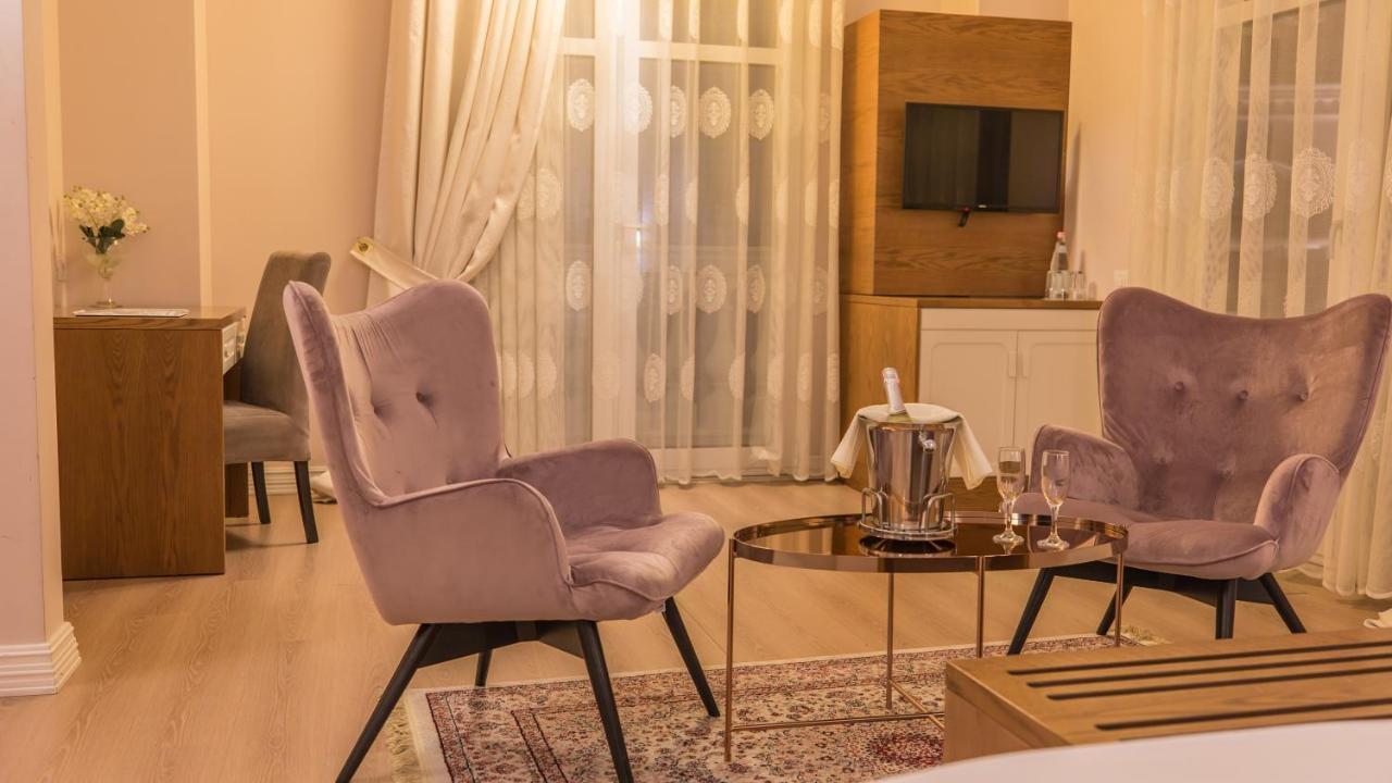 Royal Hill Hotel Vorë Exteriör bild